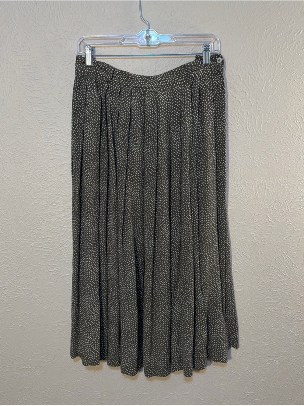 Pleated Midi Skirt in Green and White